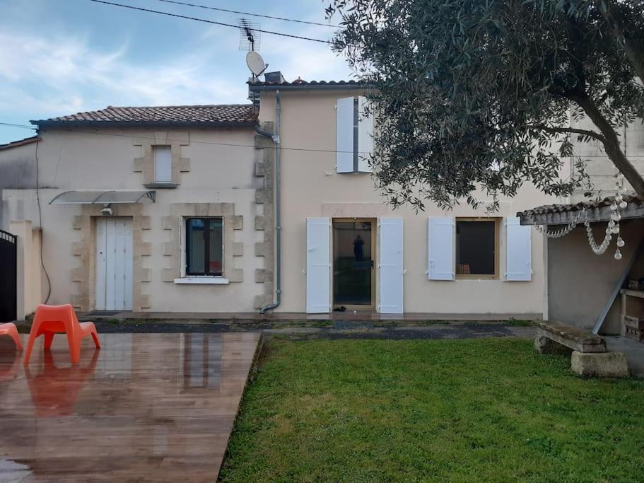 Le Petit Nid Villa Saint-Loubès Buitenkant foto